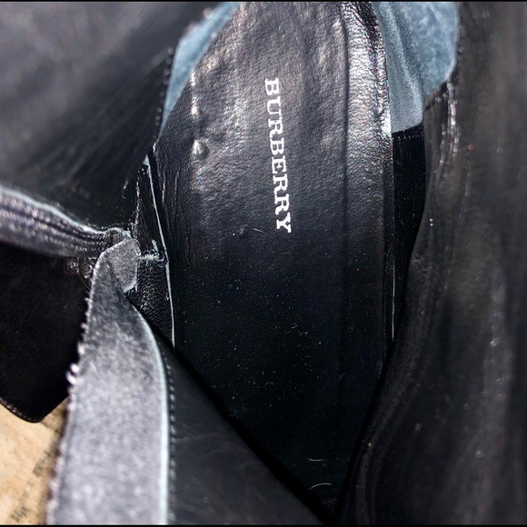 Burberry soft leather boots with silver hardware - Picture 5 of 7